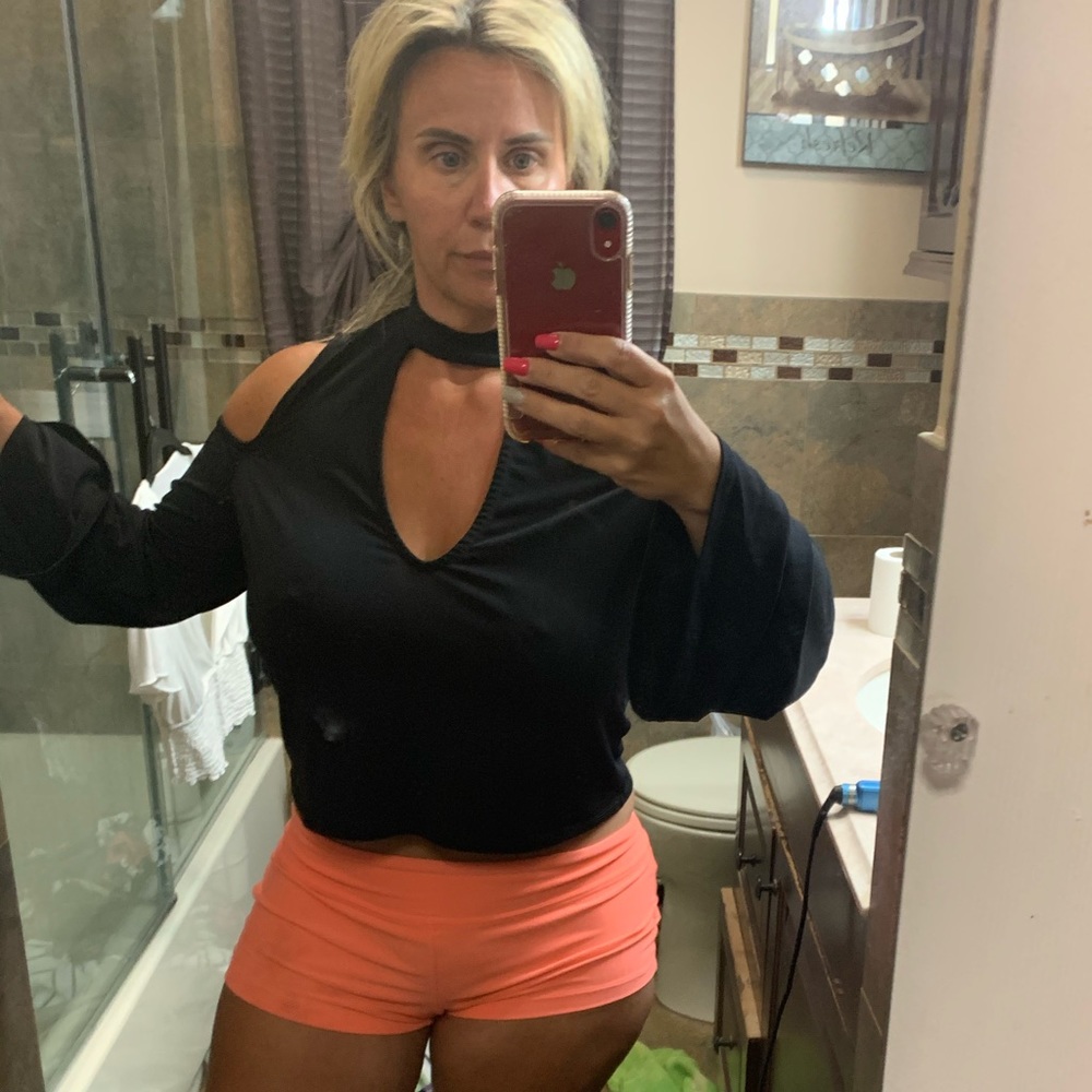 Cold shoulder blouse - Picture 2 of 4